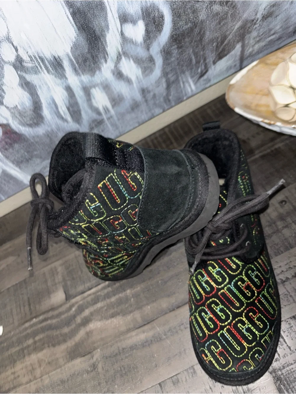 UGG Kids' Neumel II Graphic Stitch boots SZ 6